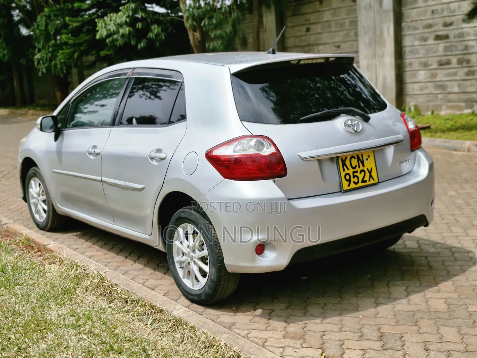 Toyota Auris 2010 Silver