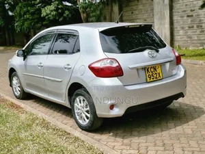 Toyota Auris 2010 Silver