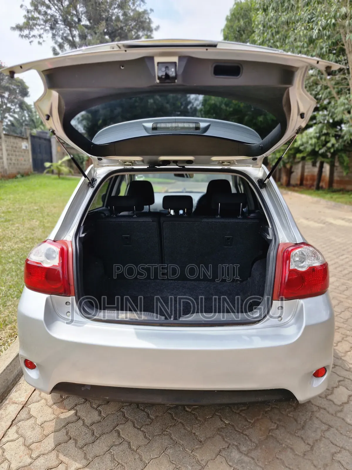 Toyota Auris 2010 Silver