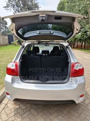 Toyota Auris 2010 Silver