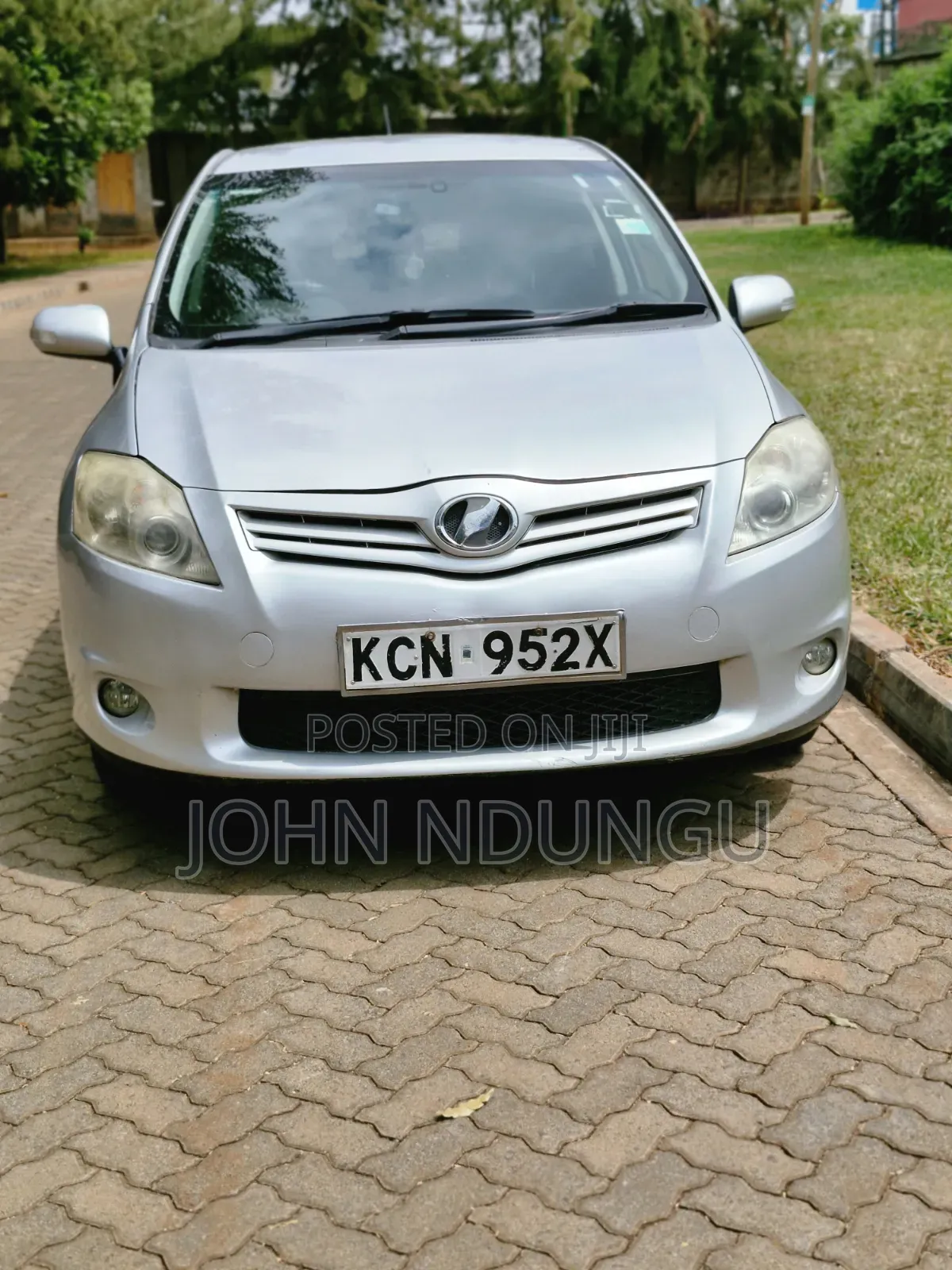 Toyota Auris 2010 Silver