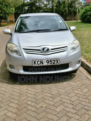Toyota Auris 2010 Silver
