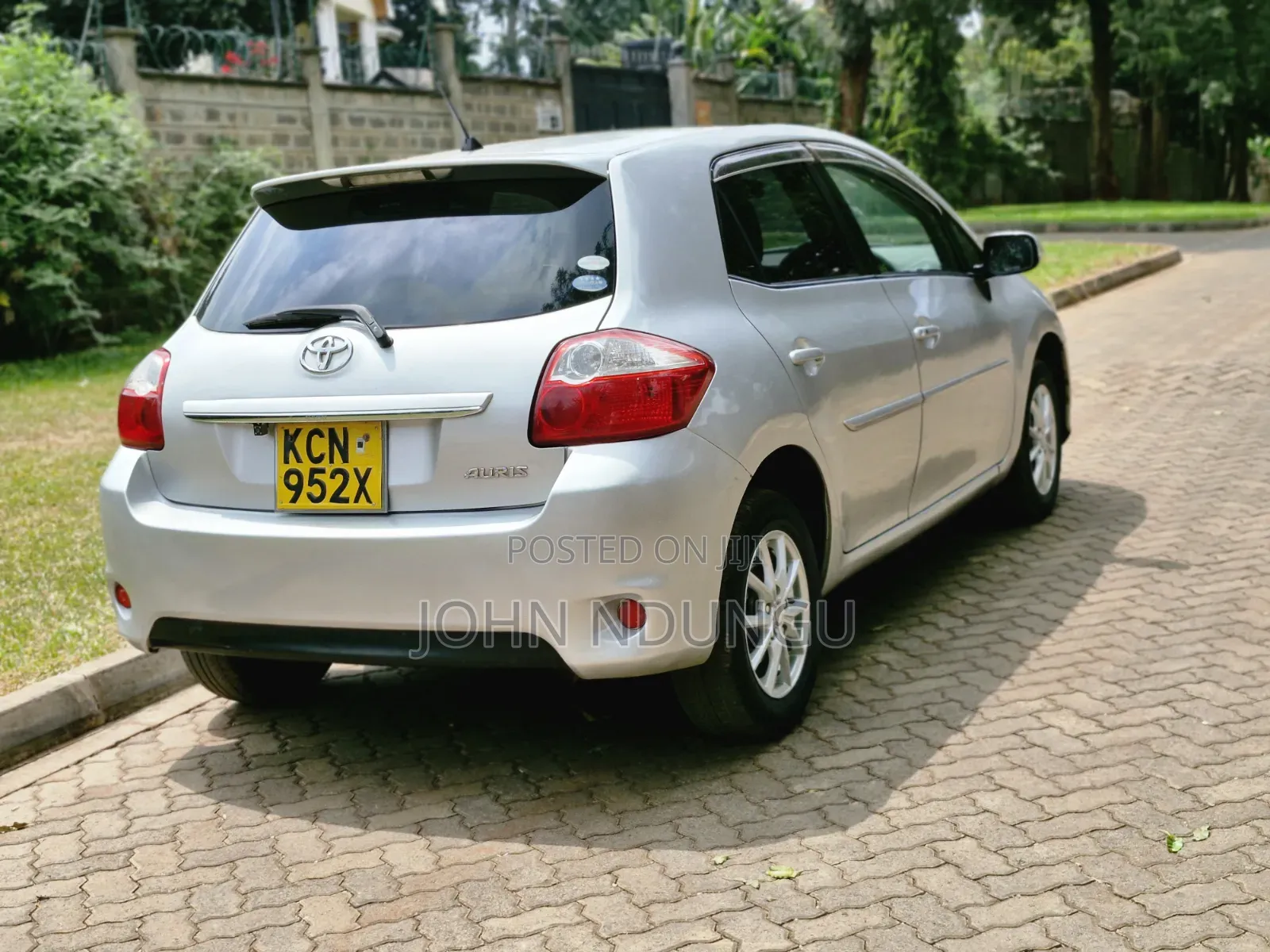 Toyota Auris 2010 Silver