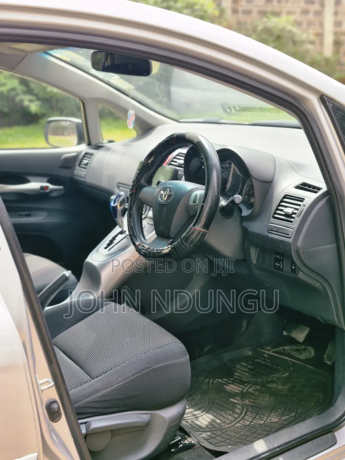 Toyota Auris 2010 Silver