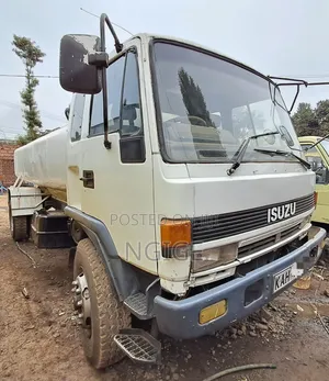 Isuzu FVR Truck 1996 White