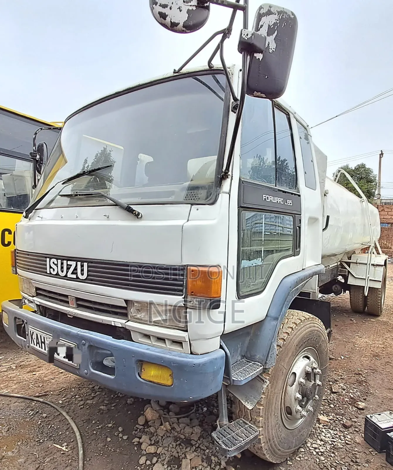 Isuzu FVR Truck 1996 White