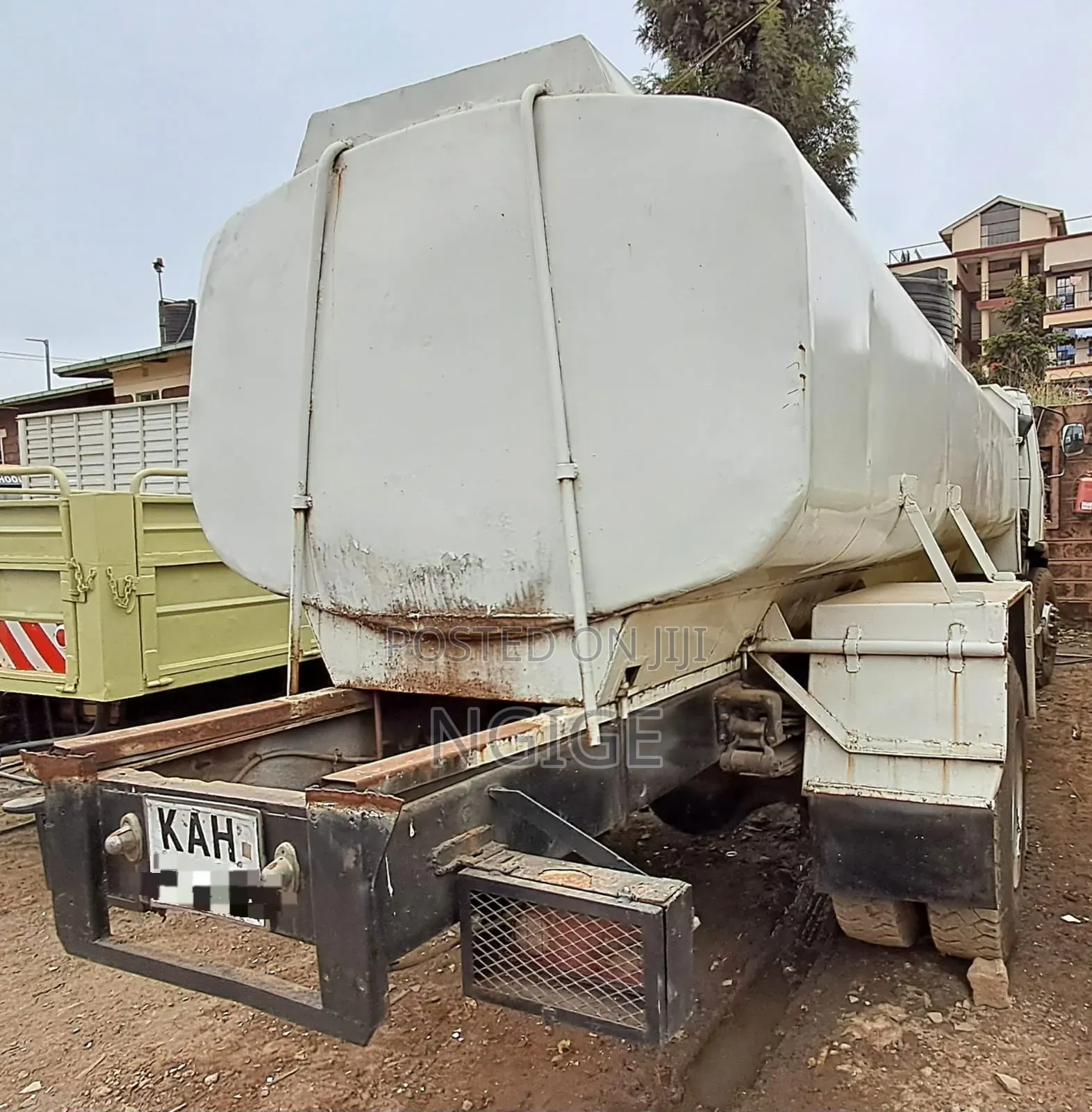 Isuzu FVR Truck 1996 White