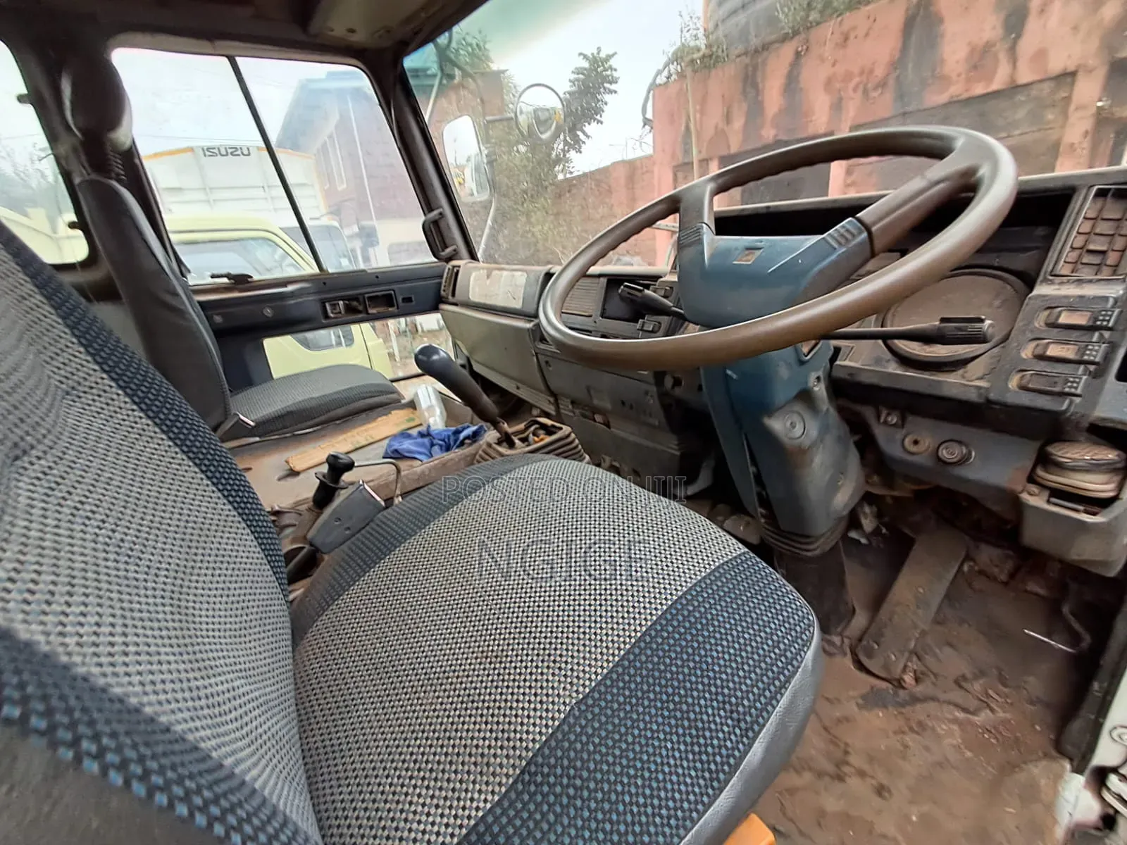 Isuzu FVR Truck 1996 White