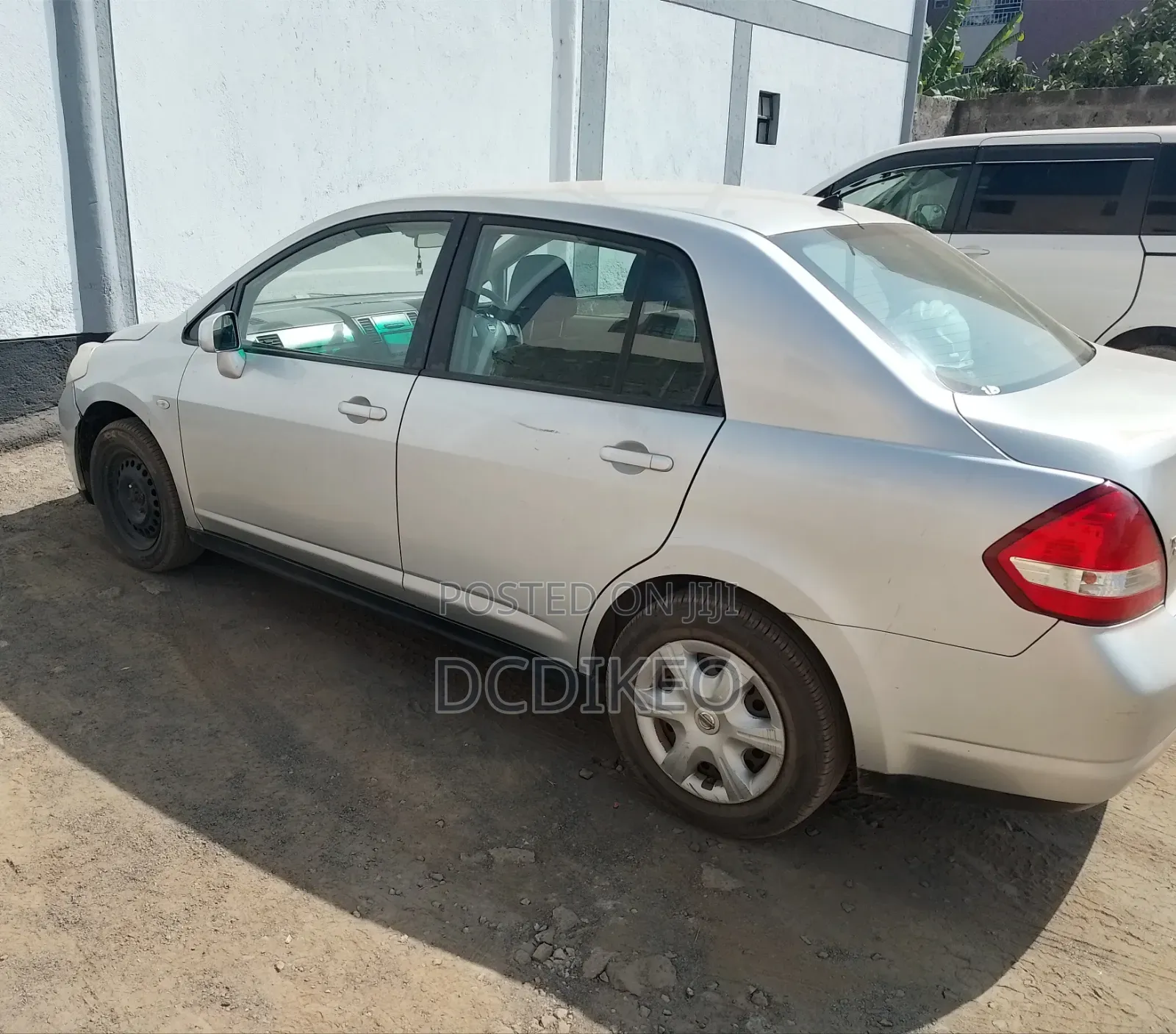 Nissan Tiida 2012 Silver