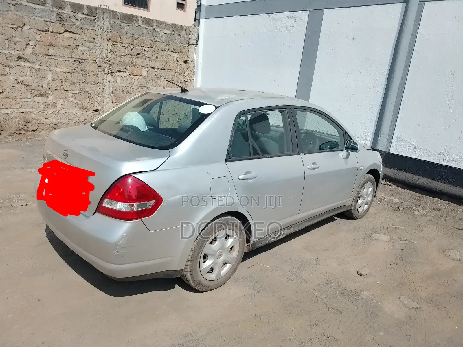 Nissan Tiida 2012 Silver