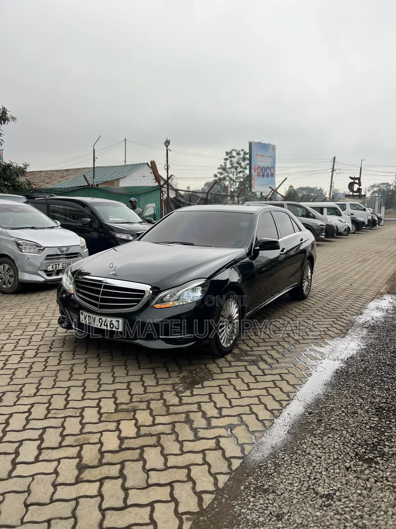 Mercedes-Benz E300 2013 Black