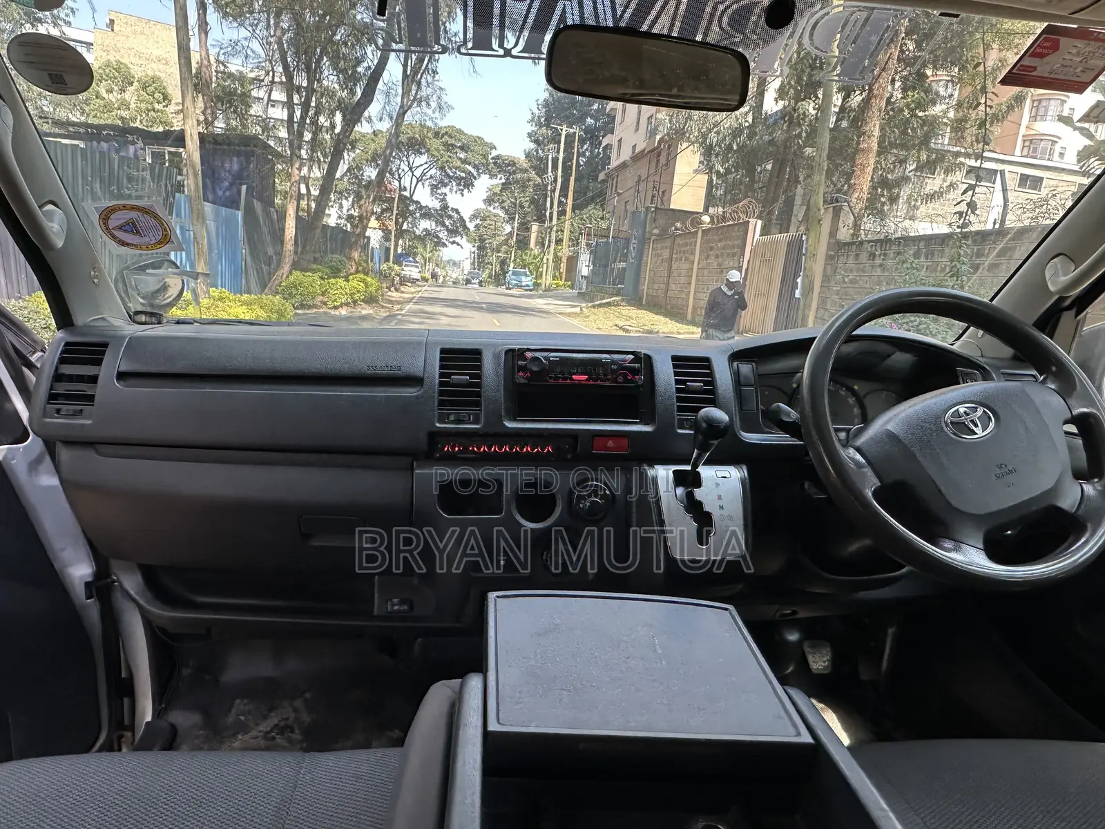 Toyota HiAce 2017 Silver