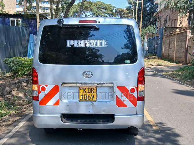 Toyota HiAce 2017 Silver - thumbnail 5