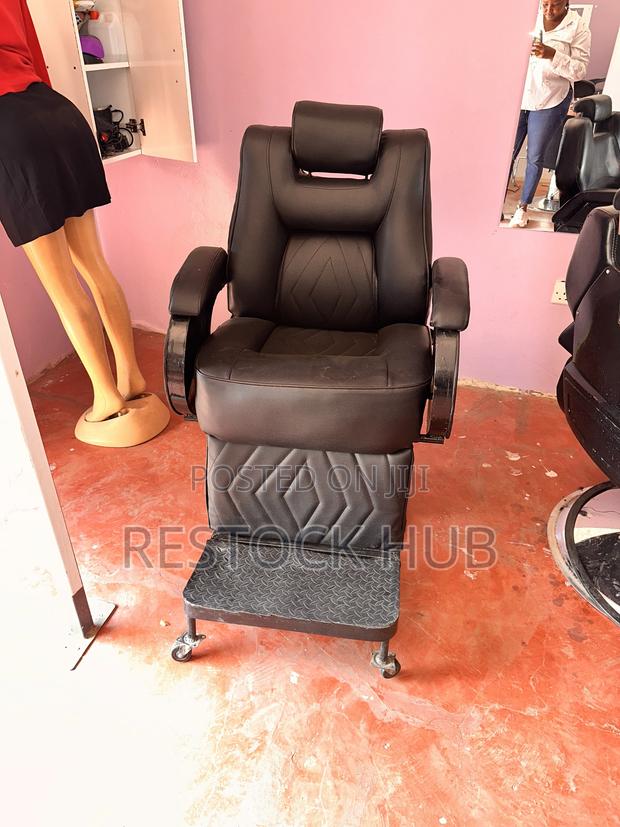 Local Barber Seat - main view