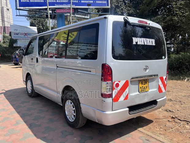 Toyota HiAce 2017 Silver - thumbnail 6