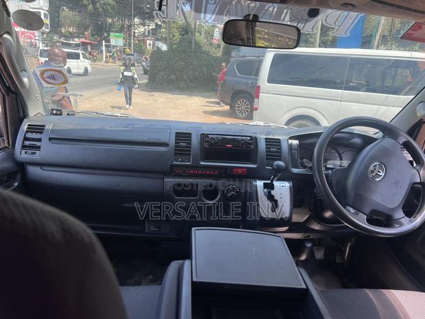 Toyota HiAce 2017 Silver - thumbnail 9