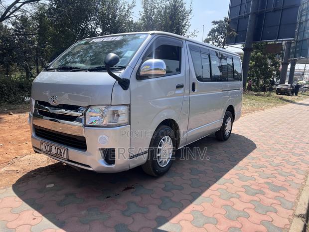 Toyota HiAce 2017 Silver - thumbnail 2