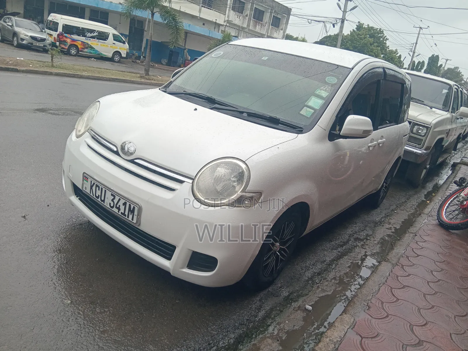 Toyota Sienta 2012 White