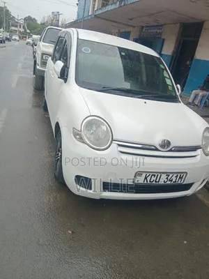 Toyota Sienta 2012 White