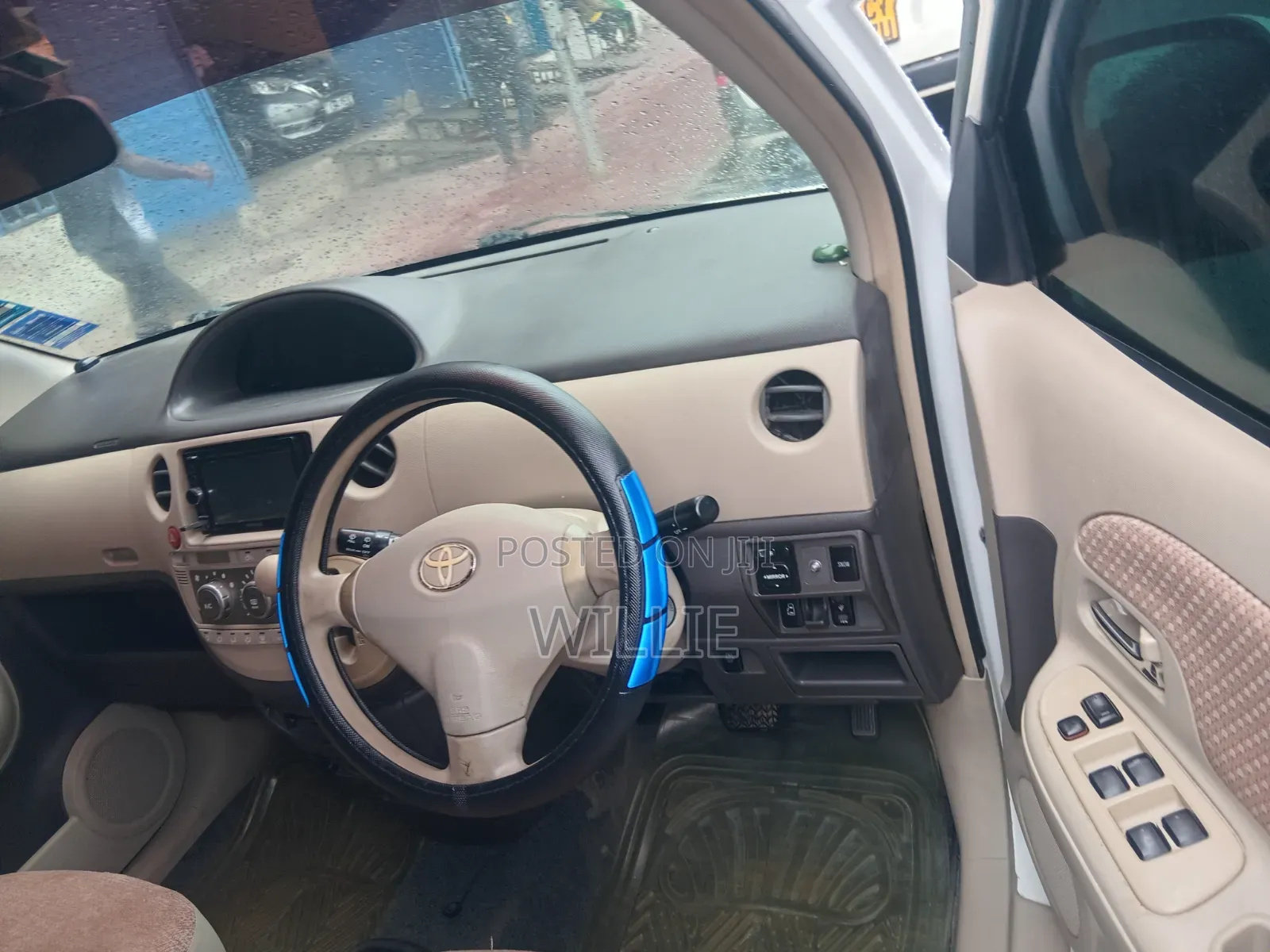 Toyota Sienta 2012 White