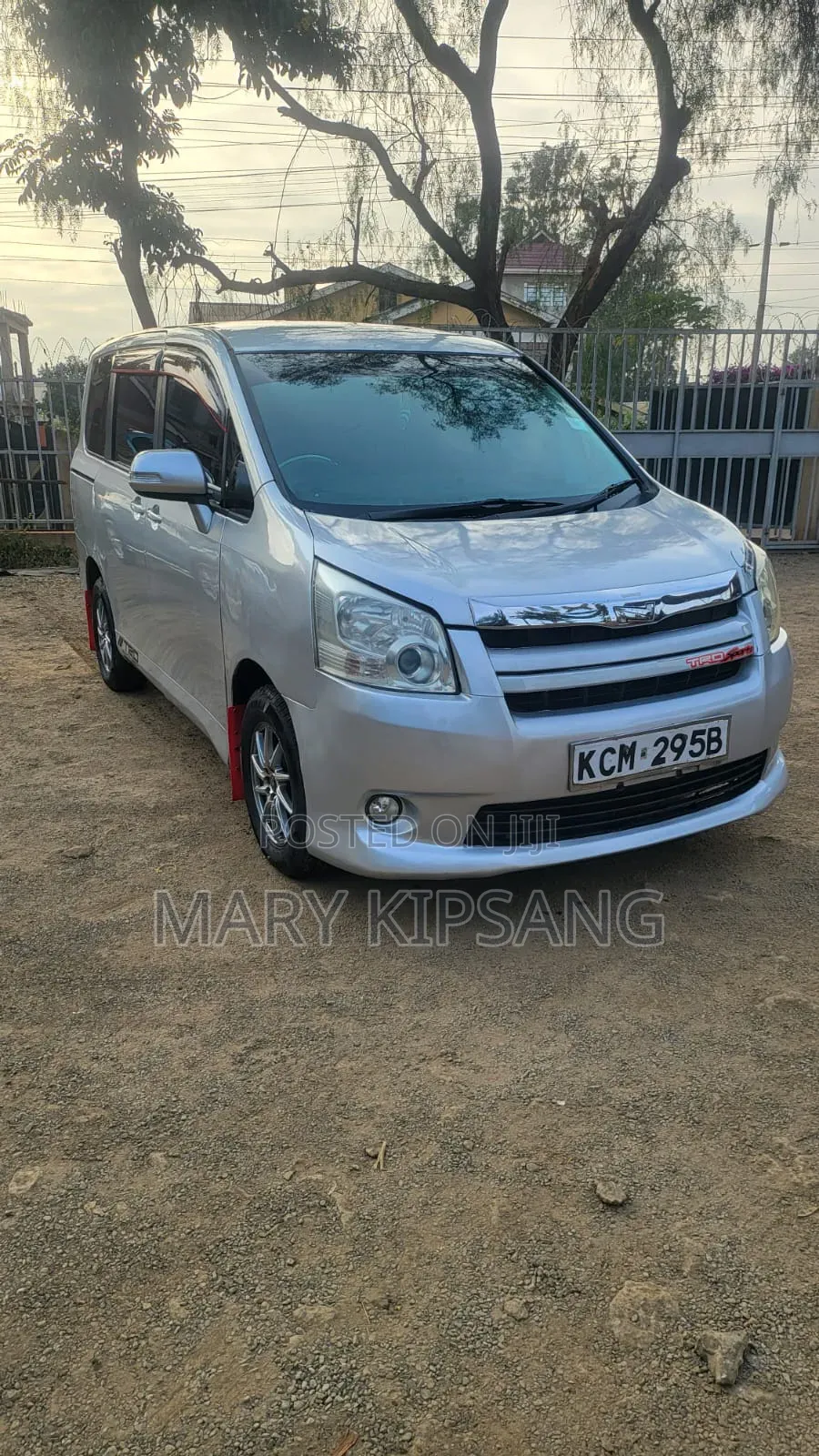 Toyota Noah 2010 Silver