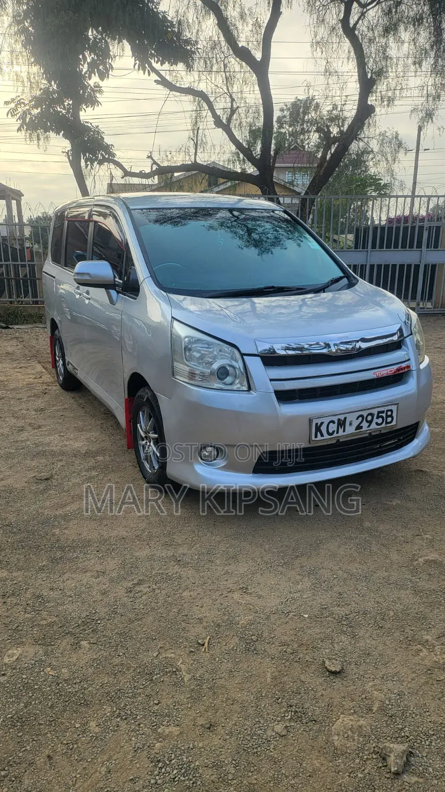 Toyota Noah 2010 Silver