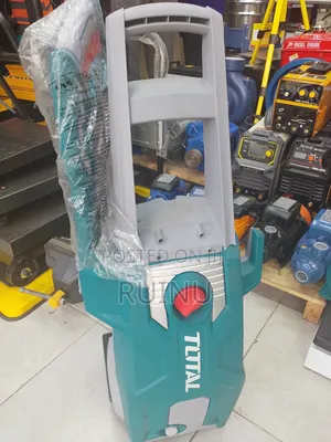 Pressure Washer With a Built-in Storage Handle