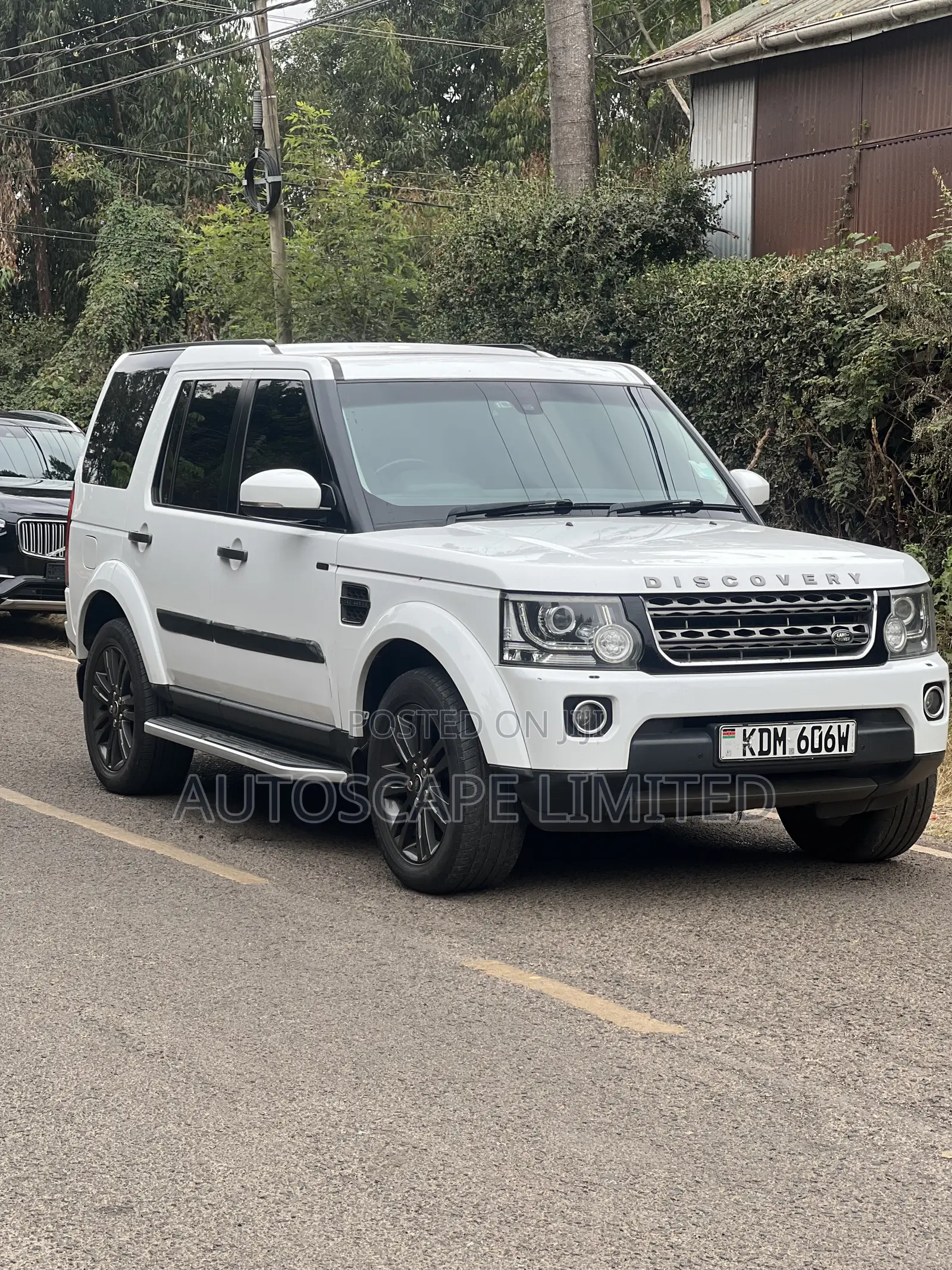 Land Rover Discovery 2016 White