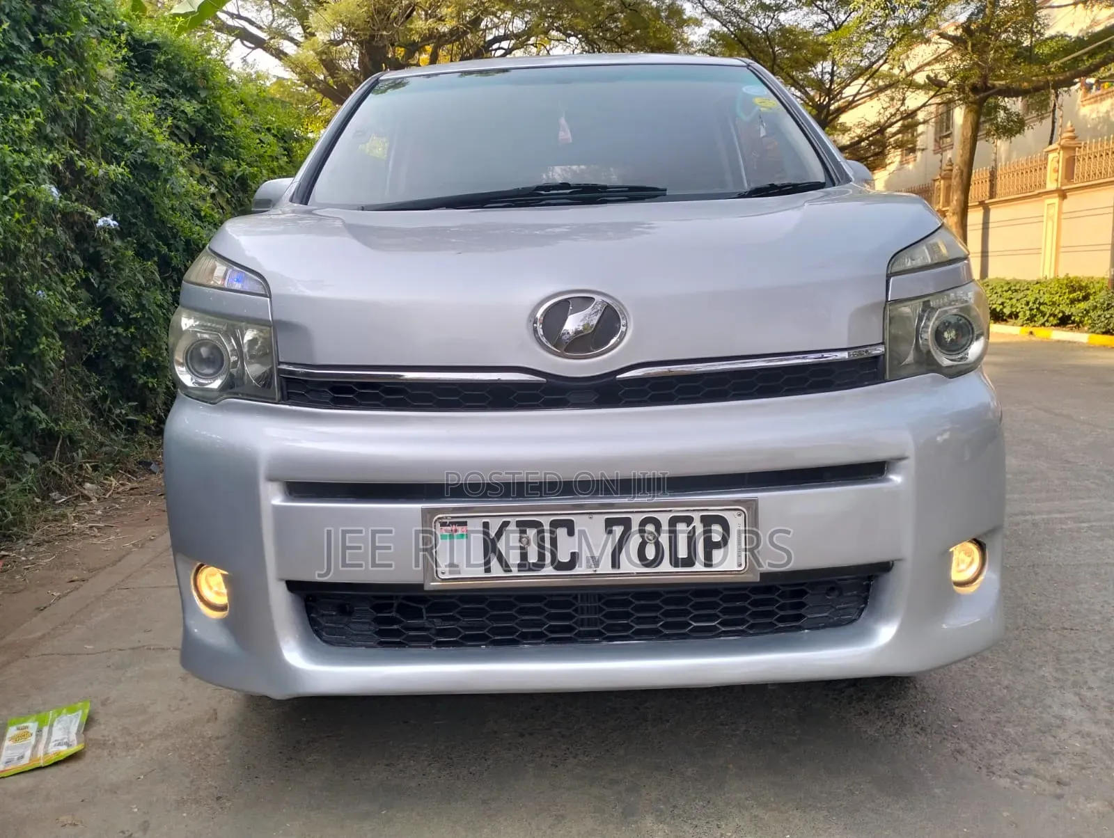 Toyota Voxy 2014 Silver