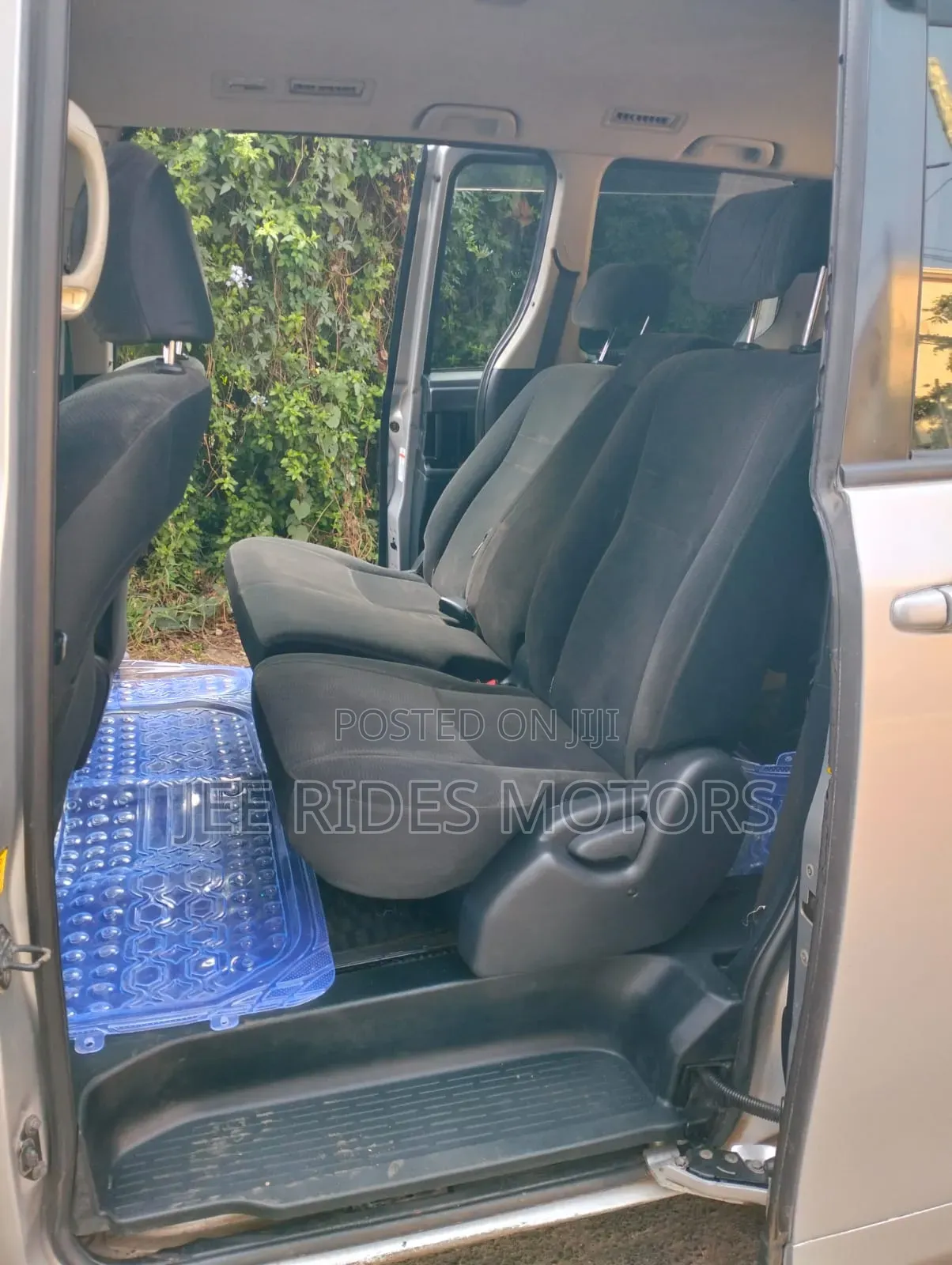 Toyota Voxy 2014 Silver