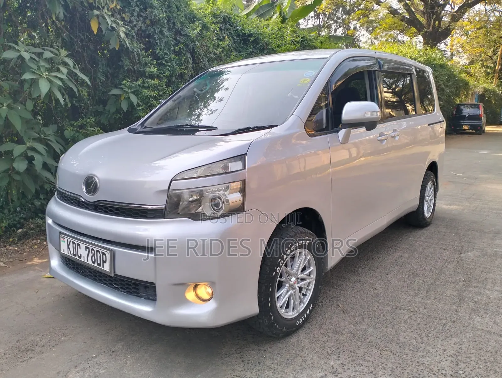 Toyota Voxy 2014 Silver