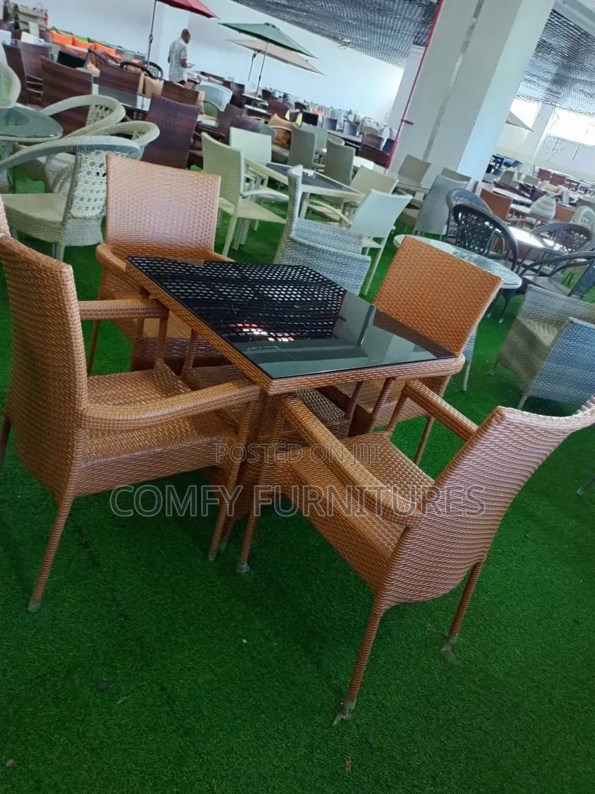 4 Seater Outdoor Rattan Sets Plus Table