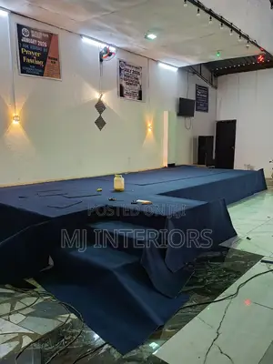Blue Wall to Wall Carpet With Smooth Finish