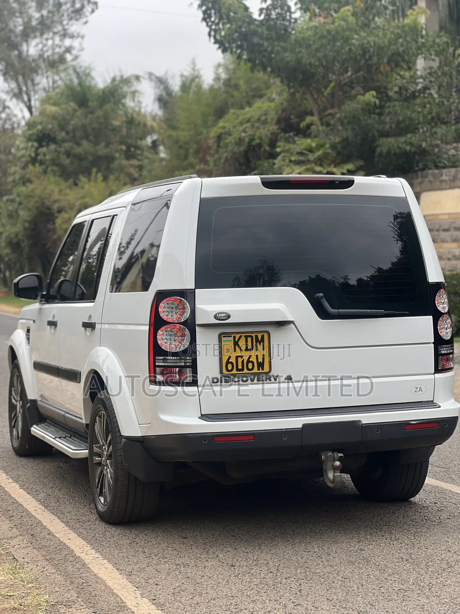 Land Rover Discovery 2016 White