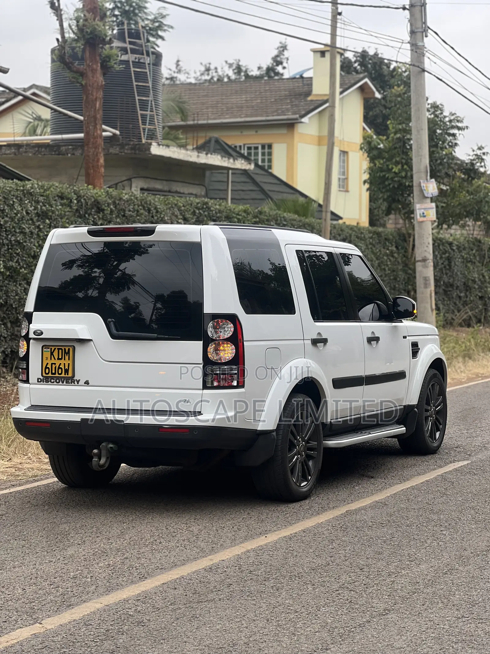 Land Rover Discovery 2016 White