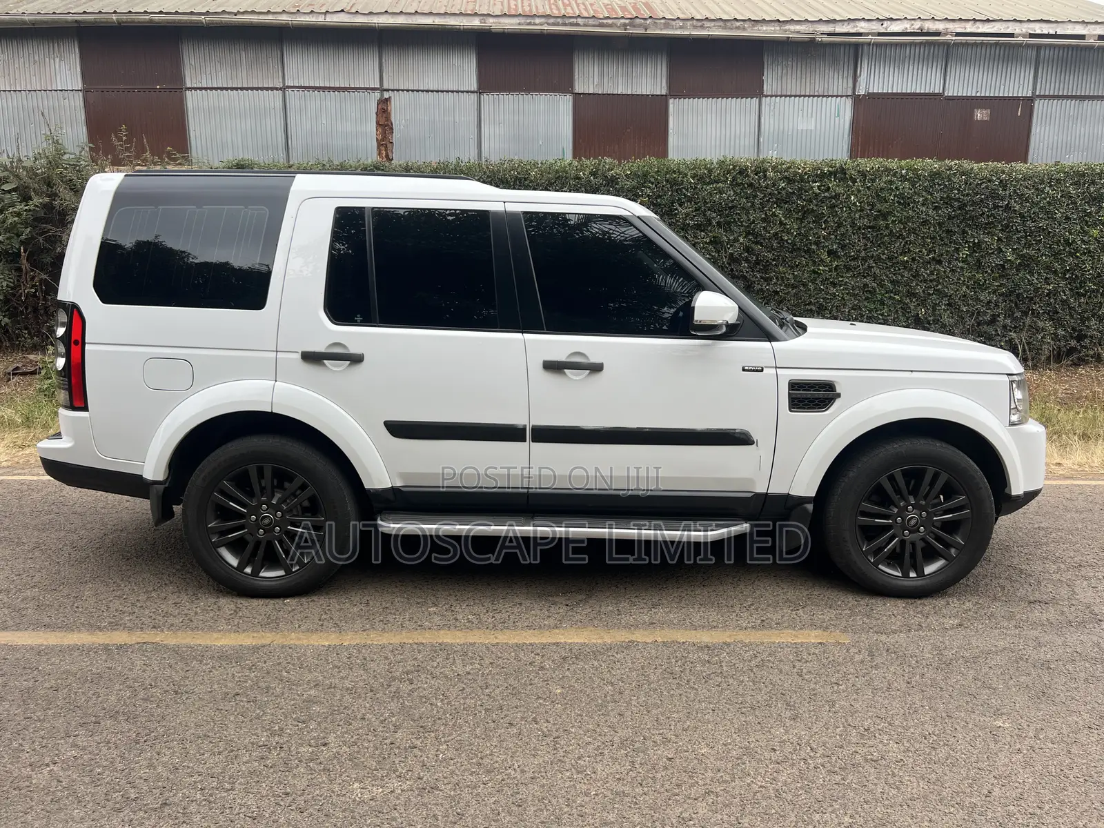 Land Rover Discovery 2016 White