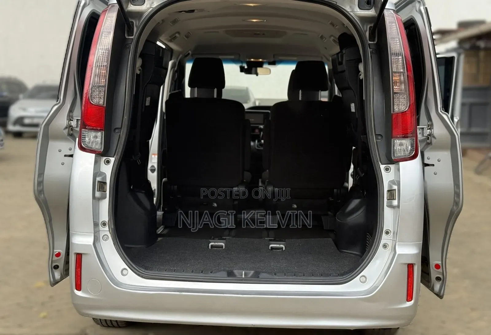 Toyota Noah 2016 Silver