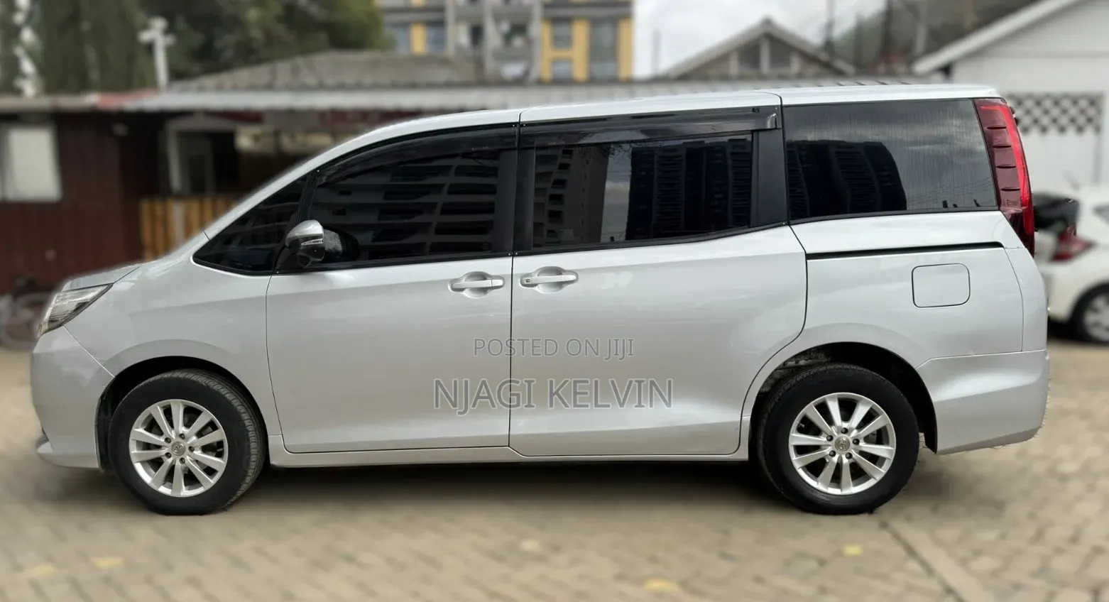 Toyota Noah 2016 Silver