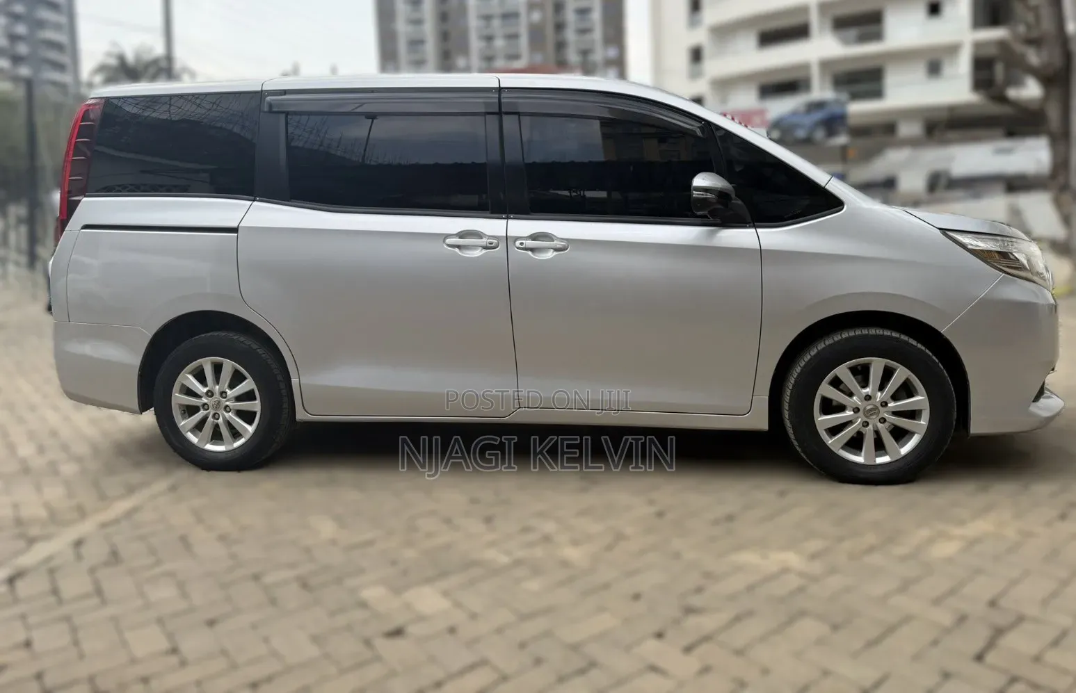 Toyota Noah 2016 Silver