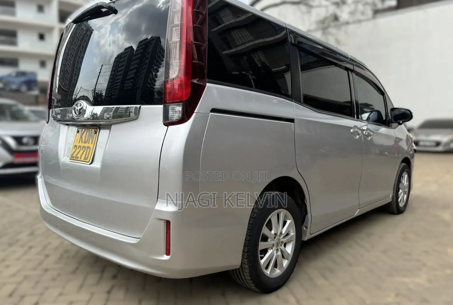 Toyota Noah 2016 Silver