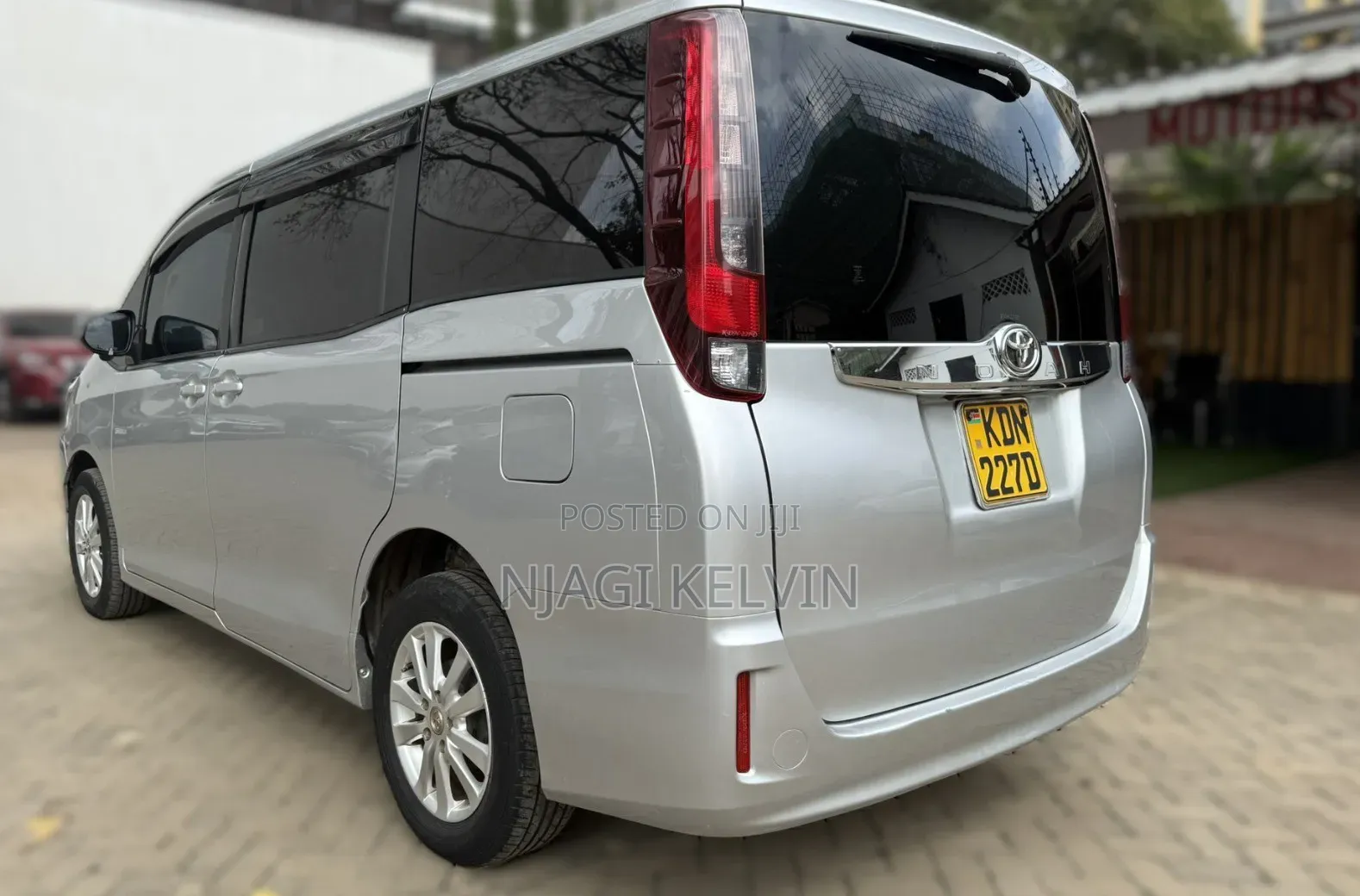 Toyota Noah 2016 Silver