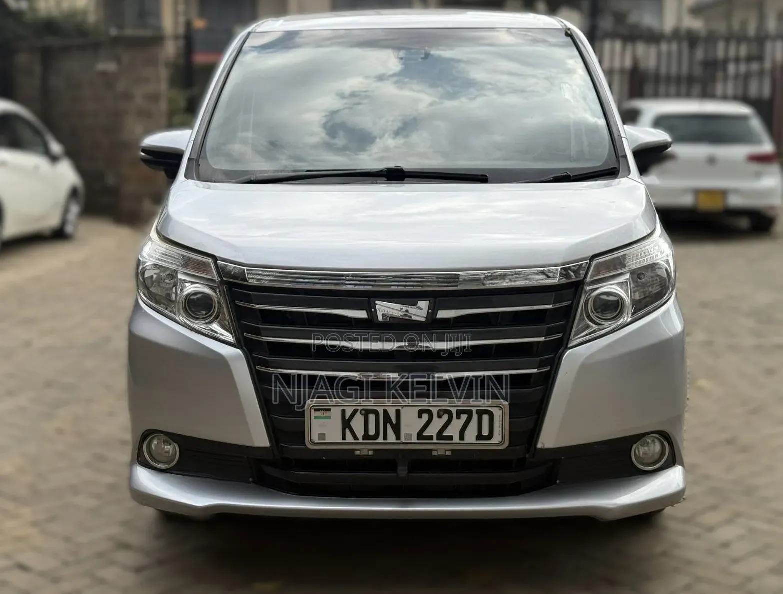 Toyota Noah 2016 Silver
