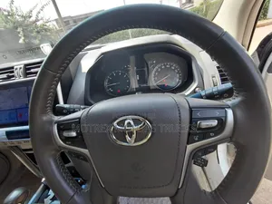 Toyota Land Cruiser 2018 White