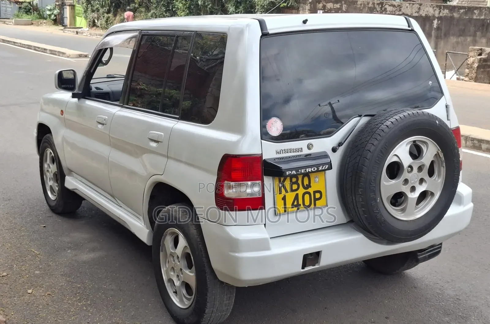Mitsubishi Pajero 1999 White