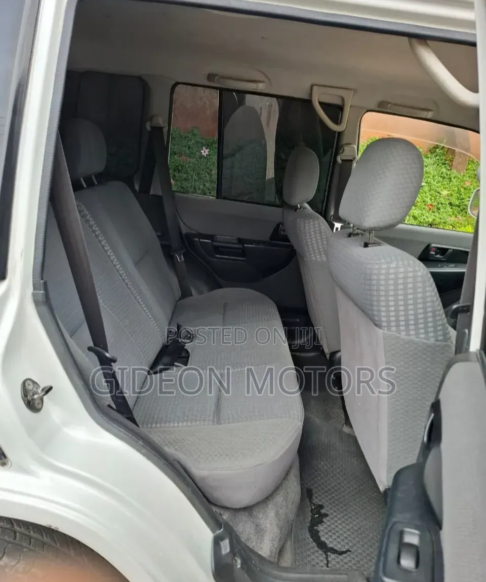 Mitsubishi Pajero 1999 White