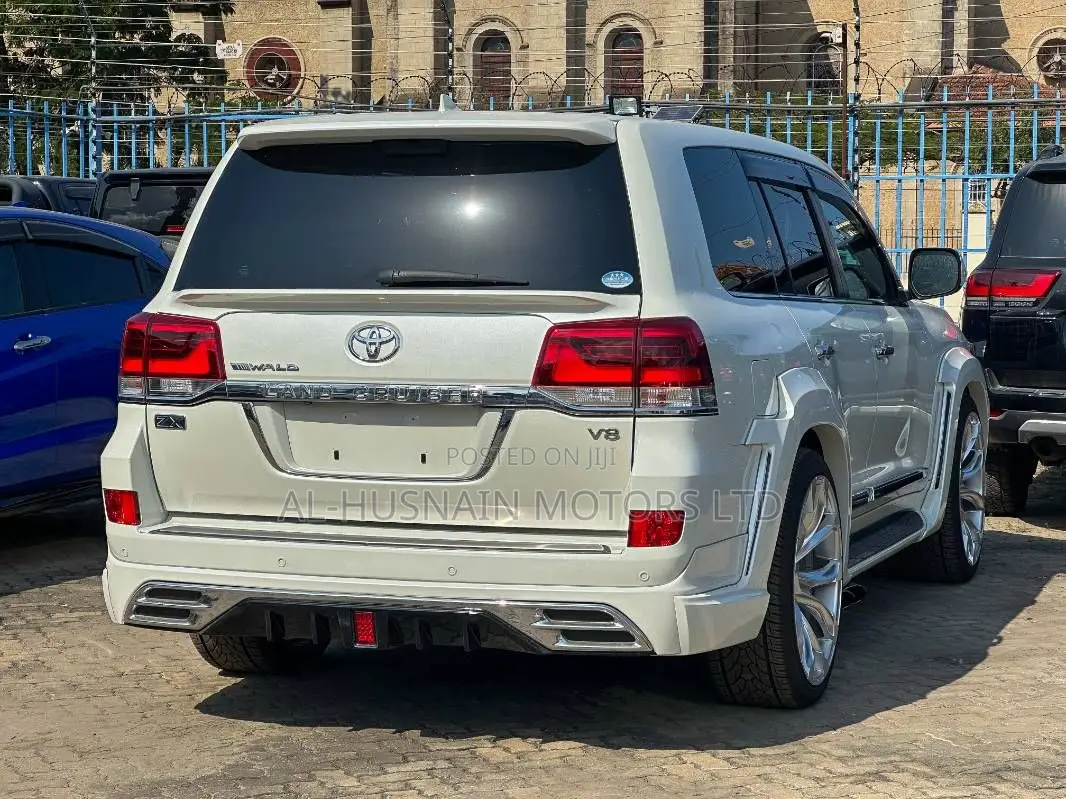Toyota Land Cruiser 4.6 V8 ZX 2019 Pearl