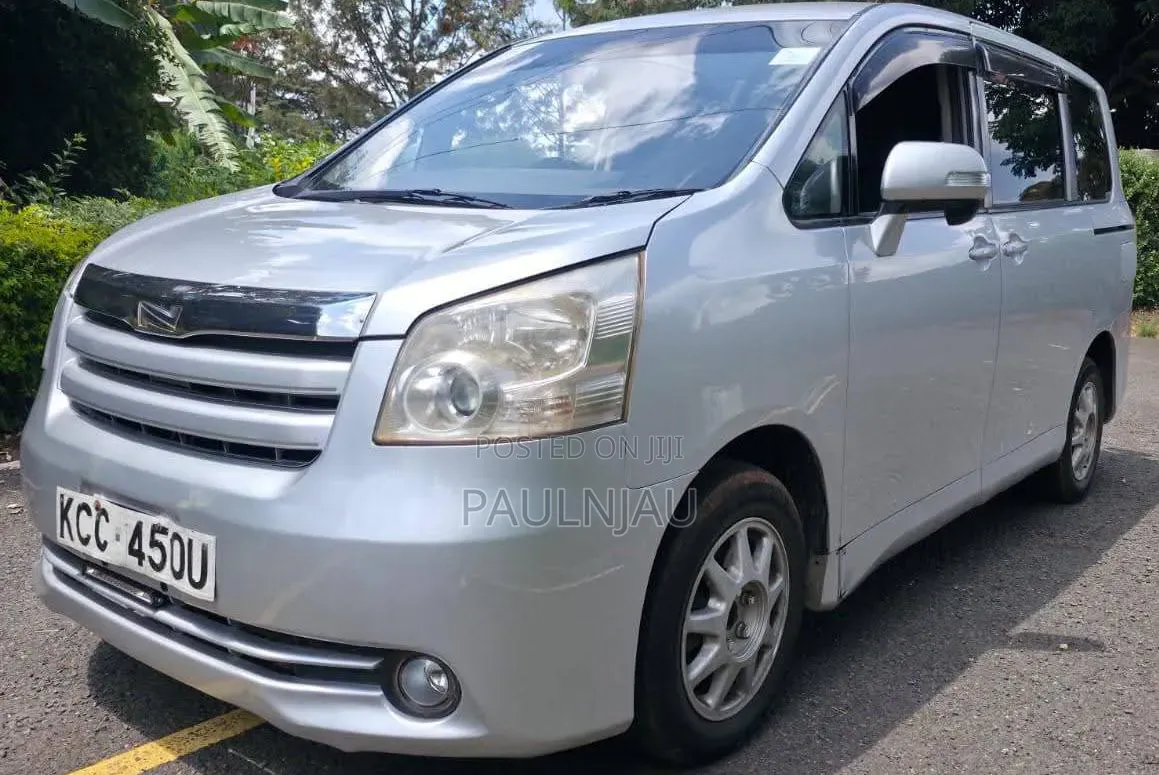 Toyota Noah 2008