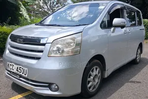 Toyota Noah 2008