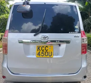 Toyota Noah 2008