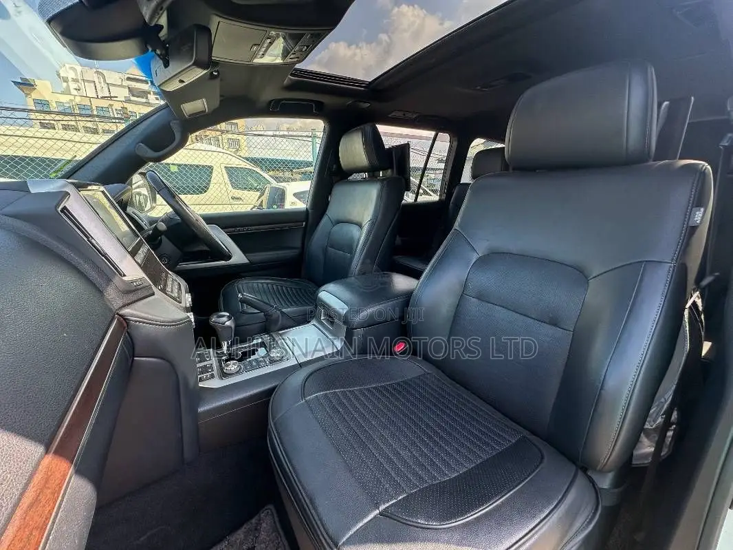 Toyota Land Cruiser 4.6 V8 ZX 2019 Pearl